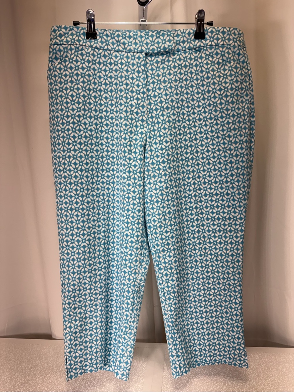 Ruby Rd. Teal & White Geometric Capris with Subtle Stretch 3813